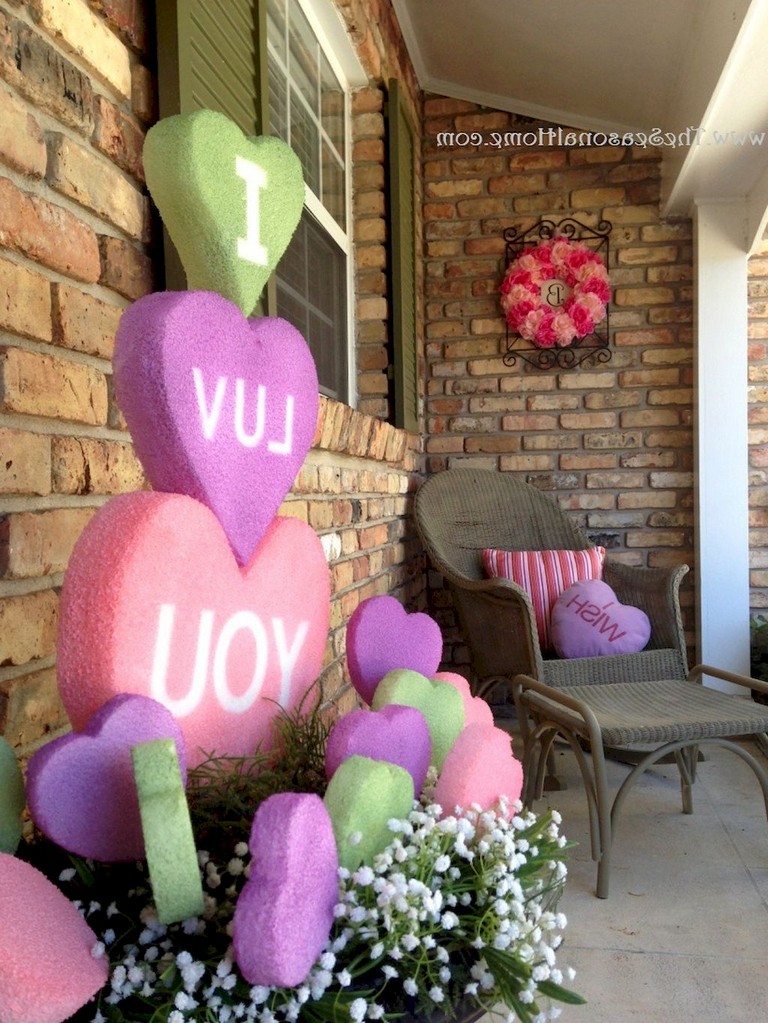 40+ Beauty Romantic Valentines Party Decor Ideas - Page 17 of 40